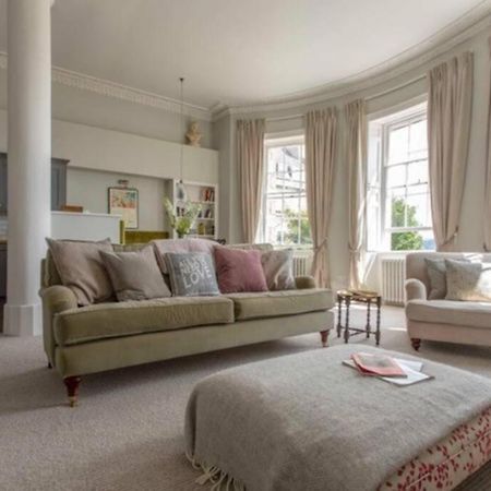 Stylish Georgian Retreat Apartment บาธ ภายนอก รูปภาพ