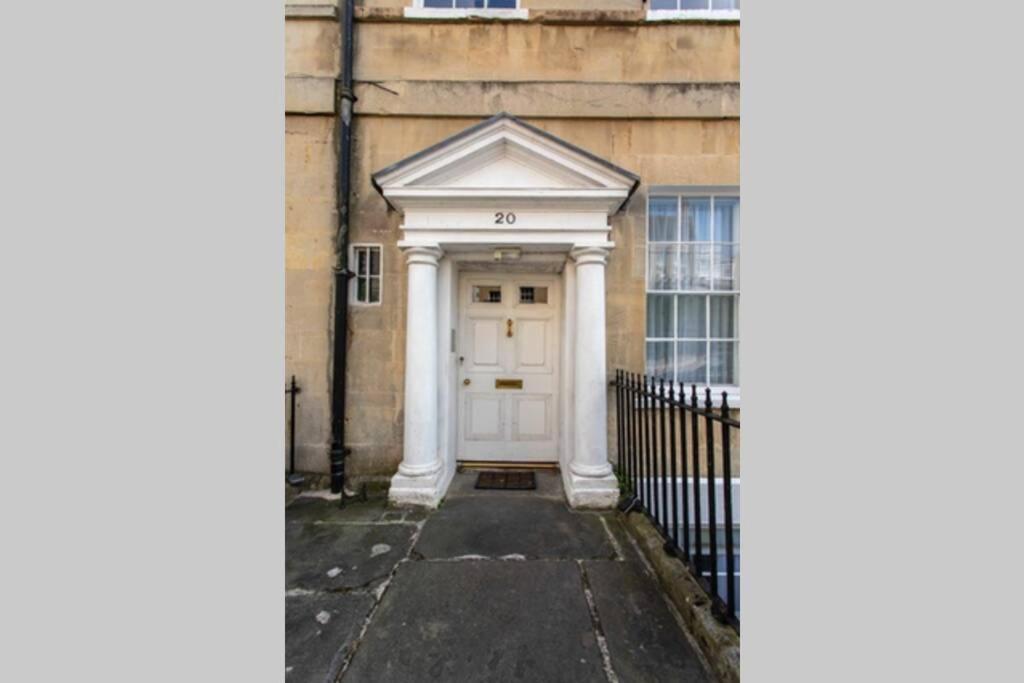Stylish Georgian Retreat Apartment บาธ ภายนอก รูปภาพ