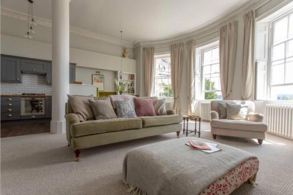 Stylish Georgian Retreat Apartment บาธ ภายนอก รูปภาพ